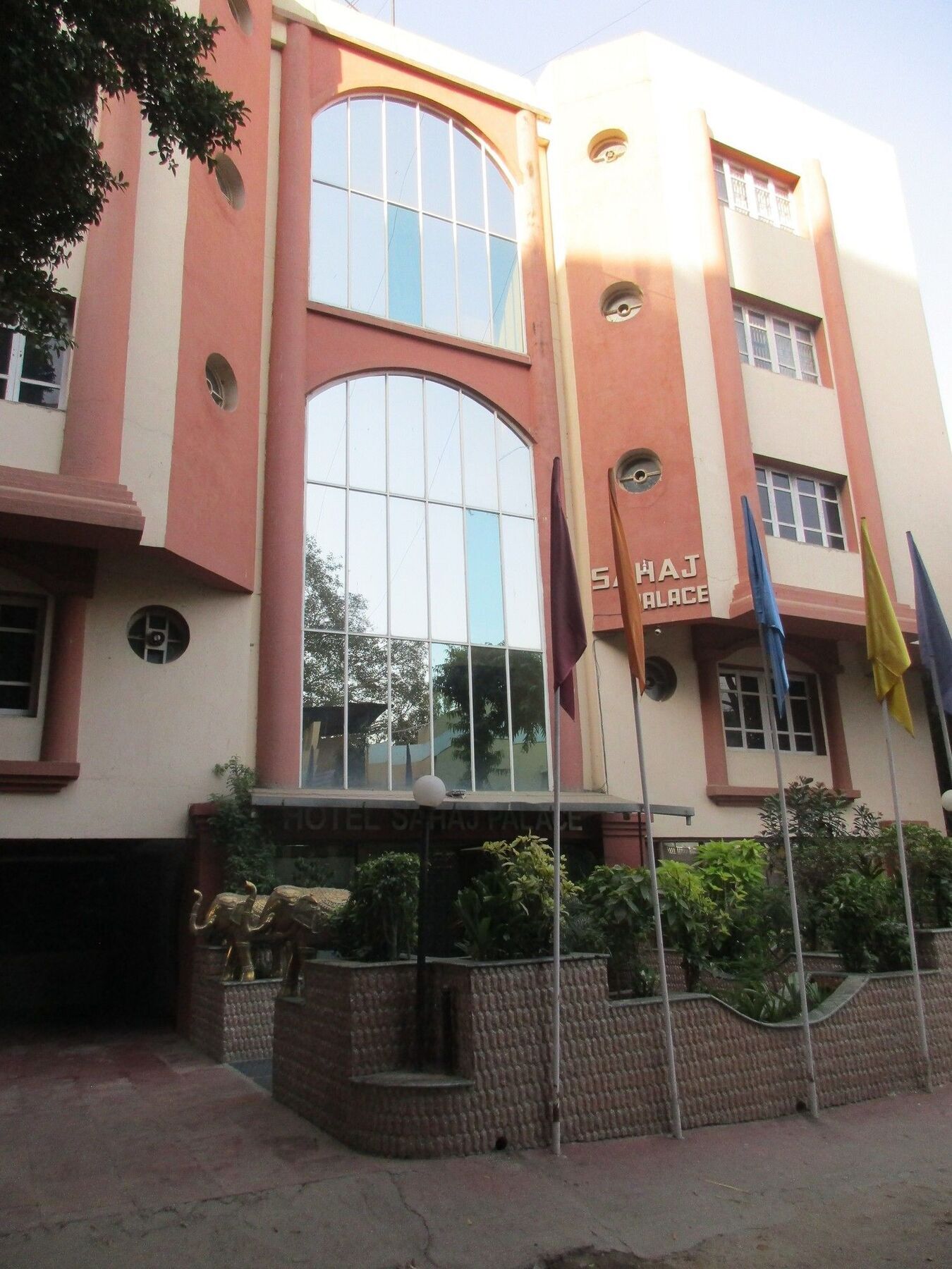 Hotel Sahaj Palace Αχμπανταμπάντ Εξωτερικό φωτογραφία
