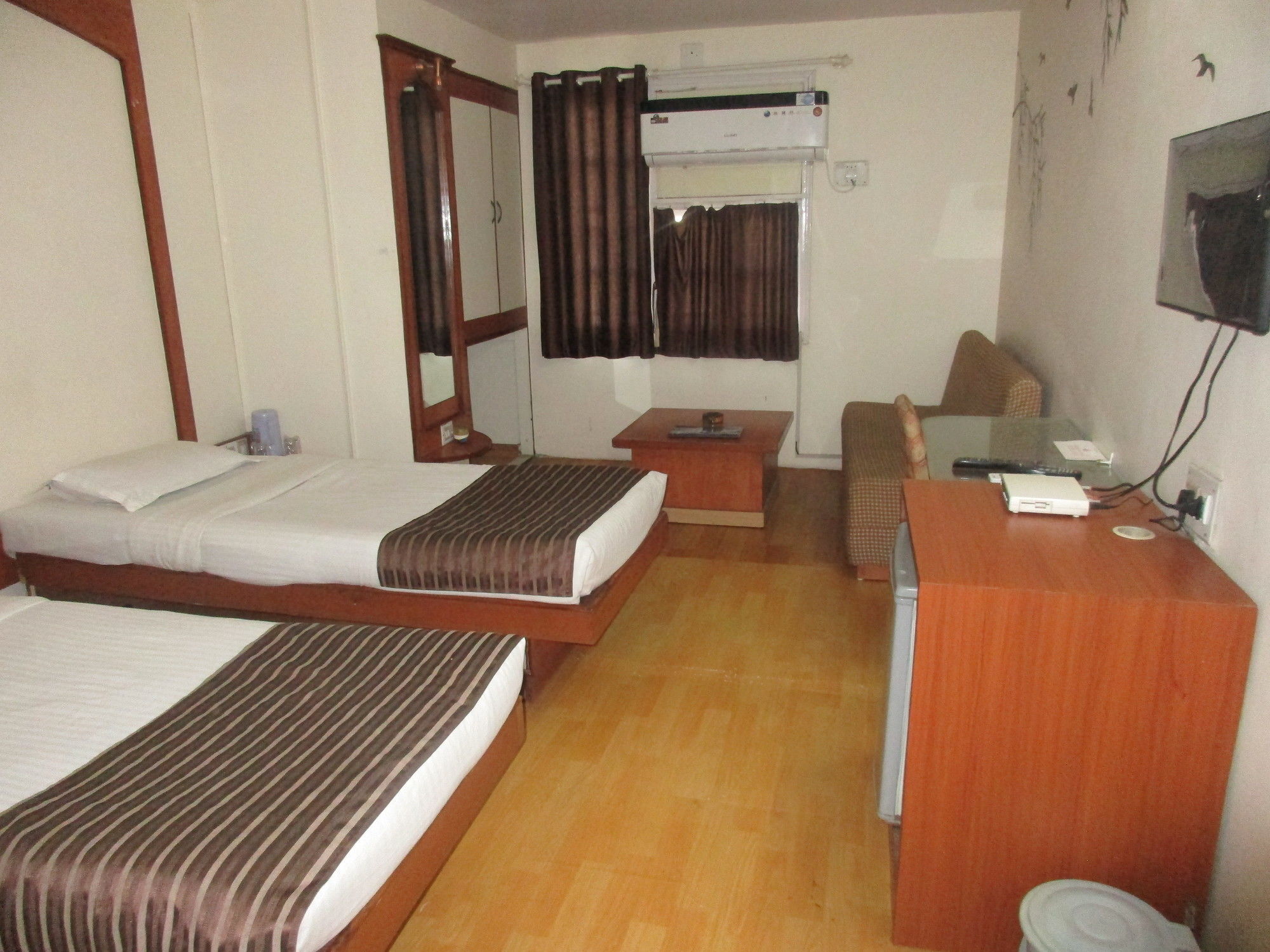 Hotel Sahaj Palace Αχμπανταμπάντ Εξωτερικό φωτογραφία